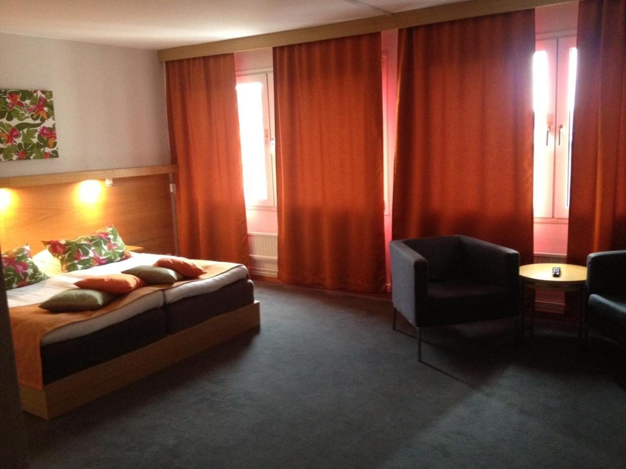 Kumla Hotel Екстериор снимка